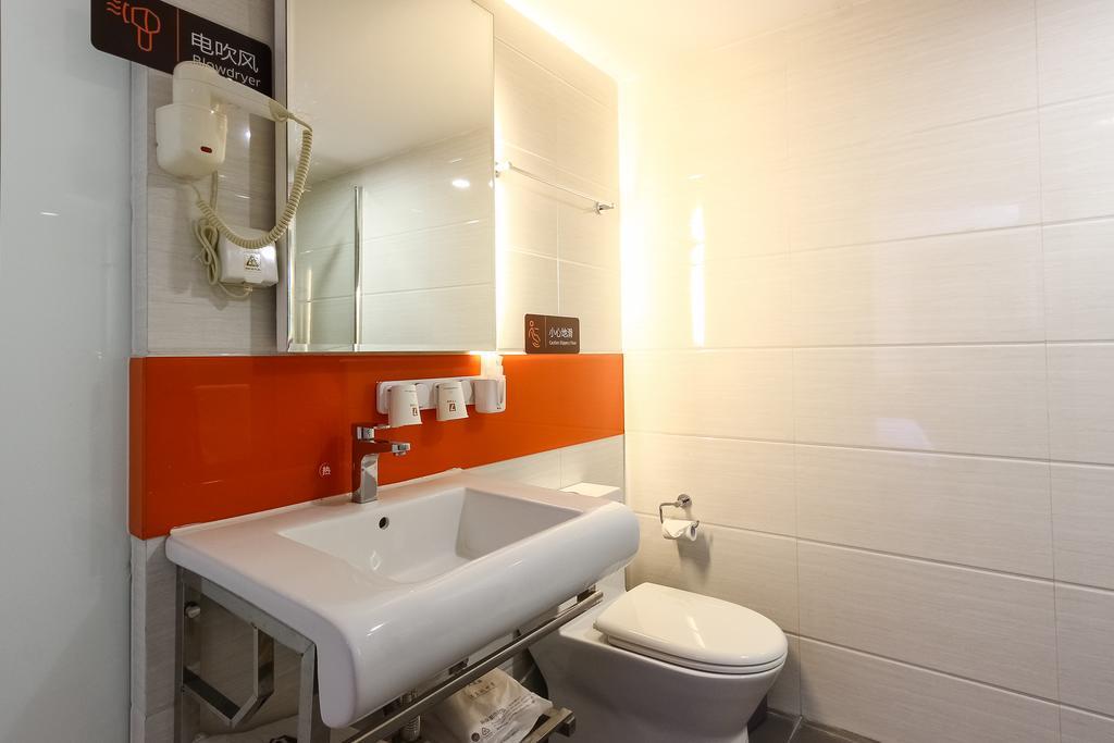 7Days Premium Guangzhou Tianhe Shipaiqiao Hotel Exterior foto
